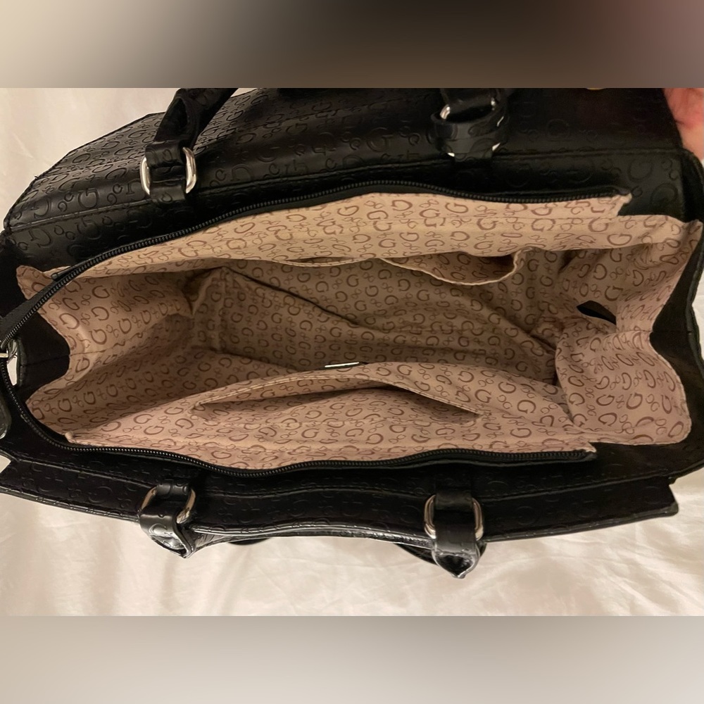 Guess purse - Picture 10 of 13